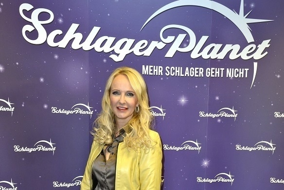 Kristina Bach geht offline - Fans posten, was sie davon halten. Kristina Bach SchlagerPlanet