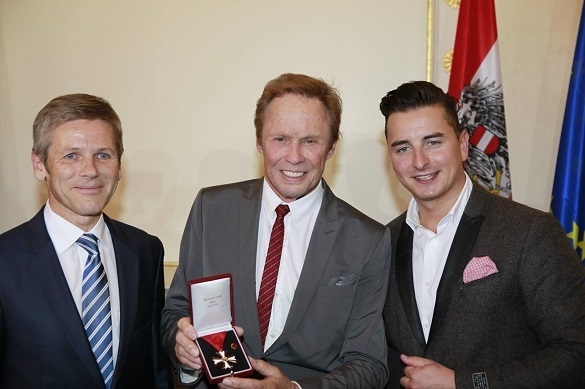 Peter Kraus bekam am vergangenen Mittwoch das Ehrenkreuz für Wissenschaft und Kunst verliehen. Die Laudatio zur Auszeichnung von Andreas Gabalier. Peter Kraus Ehrenkreuz