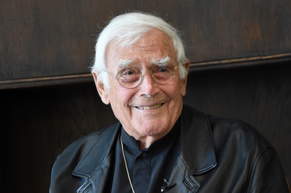 Er war für viele eine Legende des deutschen Films: Joachim Fuchsbergers Tod lässt auch Schlagerstars trauern. Joachim Fuchsberger tot Schlagerstars trauern