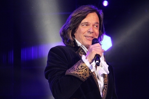 In drei Stunden Bühnenprogramm kann man so einiges zeigen: Jürgen Drews wird Vielseitigkeit beweisen. Jürgen Drews 2015 Tour
