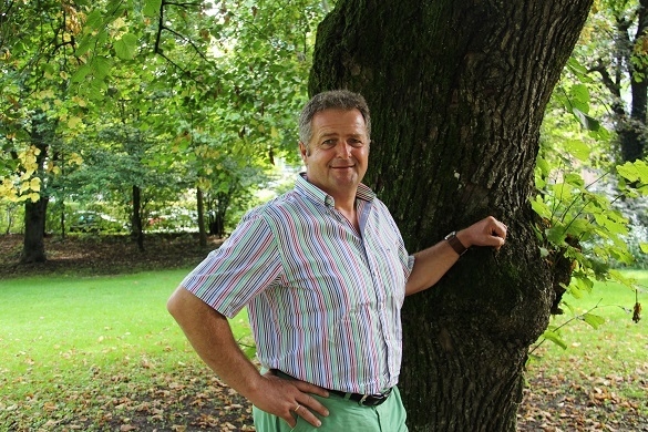 Der Sänger von den Kastelruther Spatzen, Norbert Rier, traf sich mit uns zum Interview und einem kleinen Spaziergang durch den Park. Norbert Rier Kastelruther Spatzen
