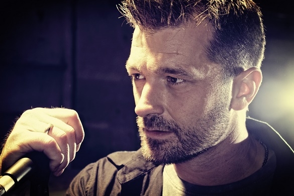 Achim Petry ist der Schlager bereits in die Wiege gelegt worden. Als Sohn von Wolfgang Petry weiß er, worauf es in der Musikbranche ankommt. Achim Petry Homepage Offiziell Fanseite