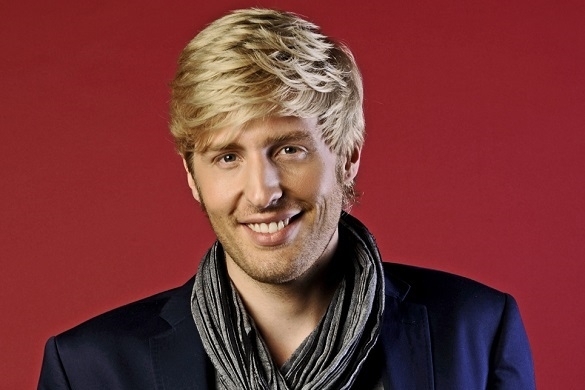 Kurz vor Weihnachten moderiert Maxi Arland die Benefizveranstaltung „Europäische Weihnacht“. Die Veranstaltung bietet ein weihnachtliches Programm mit Musik und Lyrik. Maxi Arland Europäische Weihnacht