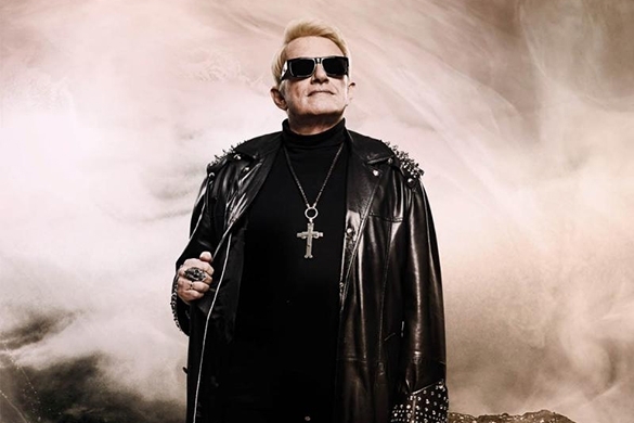 „Schwarz blüht der Enzian“, das neue Album von Heino, schlägt andere, ungewohnte Klänge an. Heino neues Album Schwarz blüht der Enzian