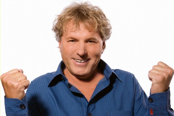 Bei Bernhard bringt geht es heute morgen besinnlich zu. Der Sänger und Moderator packt schon mal Geschenke aus. TV Tipp Schöne Bescherung