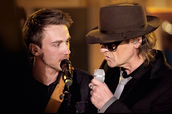 Nicht nur auf der Bühne harmonieren sie gut, auch beim Schachspiel zeigen Clueso und Udo Lindenberg ihr Können. Clueso Udo Lindenberg Tour Erfurt