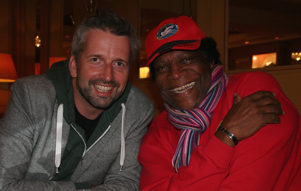 Bernie Magenbauer macht Roberto Blanco zu einer Figur in seinem schriftstellerischen Debüt. Bernie Magenbauer Roberto Blanco