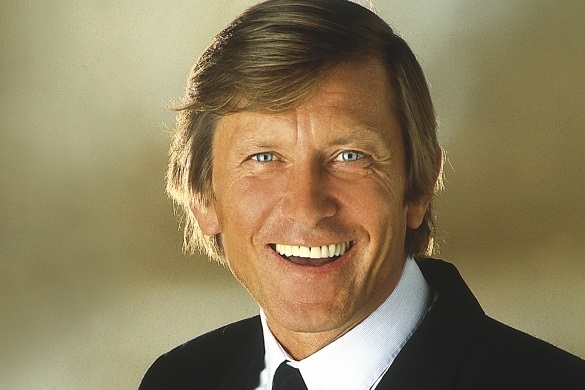 Jonny Hill ist für seinen Sprechgesang bekannt. Jonny Hill Lieder