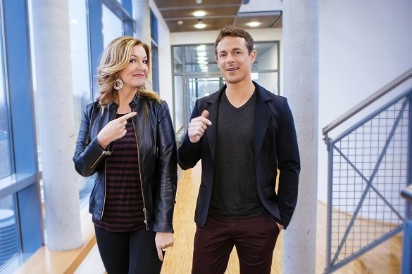 Heute Abend feiert Bettina Tietjen Premiere mit ihrem neuen Moderationspartner. Bettina und Bommes