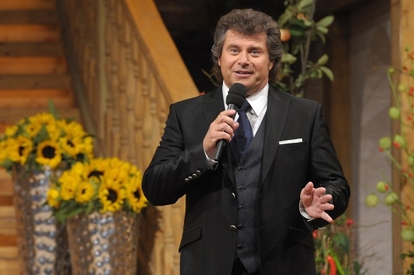 Vor wenigen Tagen wurde es verkündet: Andy Borg wird nur noch zweimal die Eurovisionssendung moderieren. Andy Borg Musikantenstadl