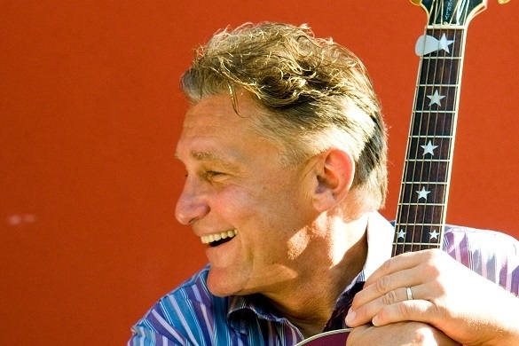 Schon 60 Jahre ist Rainhard Fendrich auf der Erde. Dabei erlebte er viele Höhen und Tiefen. Rainhard Fendrich Geburtstag