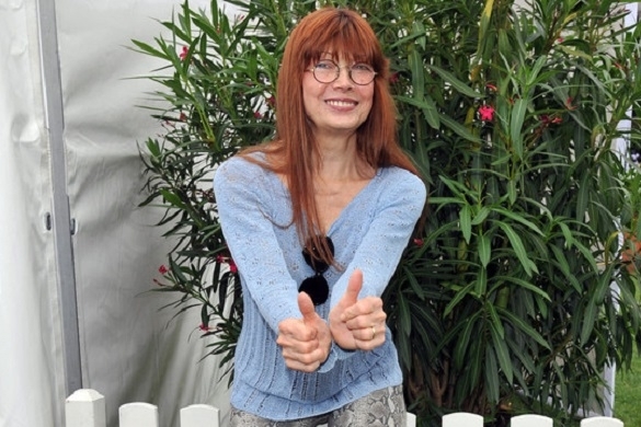 In ihren 70 Jahren eroberte Katja Ebstein viele Bühnen: im Theater und im TV. Katja Ebstein Geburtstag 70