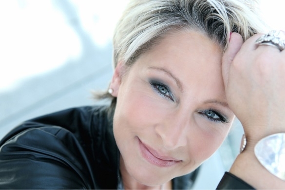 Auf Claudia Jungs neuem Album Seitensprung findet Ihr Songs von großen Stars, die neu interpretiert wurden. Claudia Jung Seitensprung Album