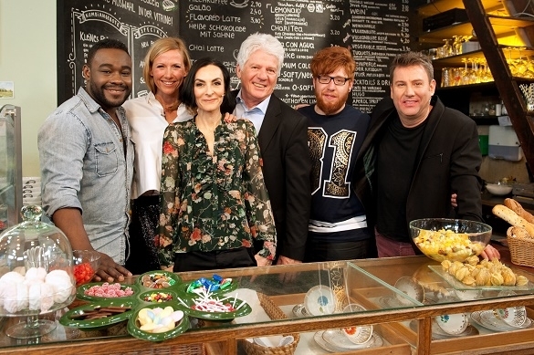 In Wiesbaden begrüßt Andrea Kiewel heute ihre Gäste. Übergeordnetes Thema der Show sind die 70er, 80er und 90er. ZDF Fernsehgarten Wiesbaden