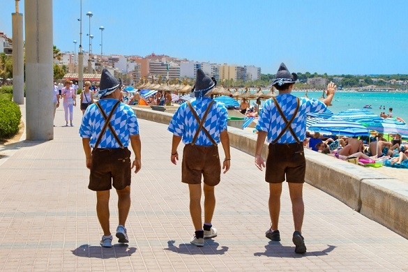 Zu diesen Songs bleibt keiner lange still sitzen! Wir haben die besten Ballermann-Hits für Euch zusammengestellt. Ballermann Hits 2014