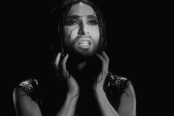 Ganz natürlich und zurückgenommen zeigt sich Conchita Wurst in ihrem neuen Video. Conchita Wurst Video Unstoppable