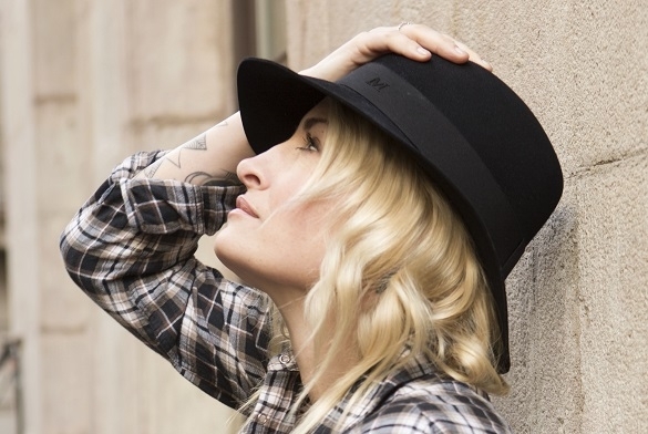 Sarah Connor veröffentlichte 2015 ihr erstes Album auf Deutsch, das es bis an die Spitze der Album-Charts schaffte. Dies gelang ihr zuletzt 2005. Sarah Connor Muttersprache Album-Charts