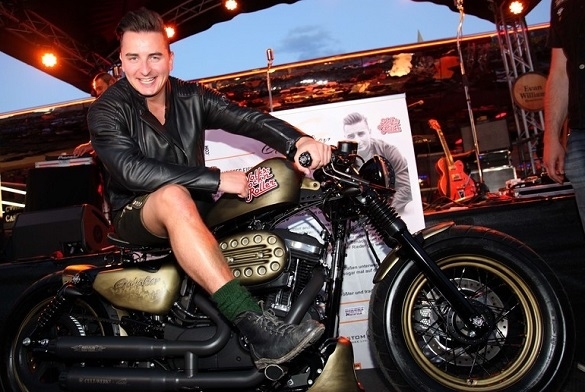 Die neue Harley von Andreas Gabalier hat einen Wert von knapp 25.000 Euro. Sie wird im Dezember für einen guten Zweck versteigert. Andreas Gabalier Harley-Davidson