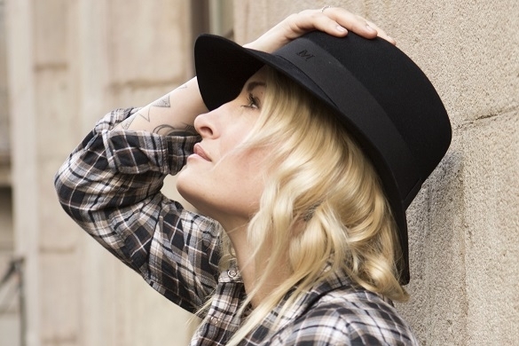 Mit ihrem aktuellen Album ist Sarah Connor auf Platz eins der deutschen Charts eingestiegen. Nun erhält sie auch eine Goldene Schallplatte. Sarah Connor Gold