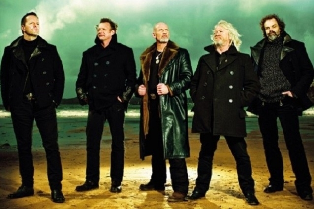 Hans Timm Hinrichsen ist auch außerhalb der Gruppe Santiano musikalisch aktiv. Hans Timm Hinrichsen