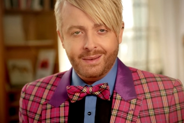 Ross Antony legt in seinem neuen Musikvideo falsche Spuren. Seine Moderationspartnerin Mareile fällt darauf herein. Ross Antony Tatort Liebe