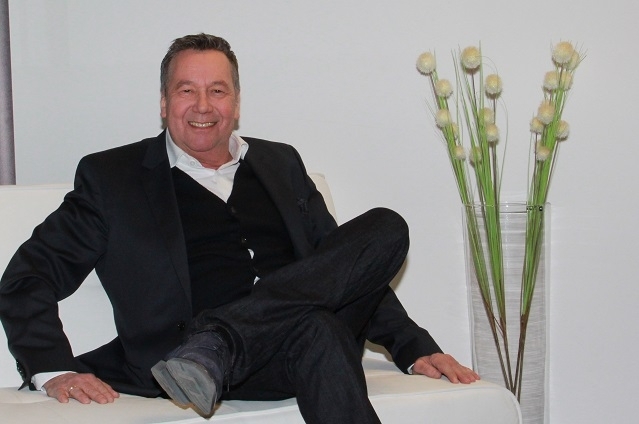 Roland Kaiser veröffentlicht morgen sein neues Album Auf den Kopf gestellt. Roland Kaiser Interview