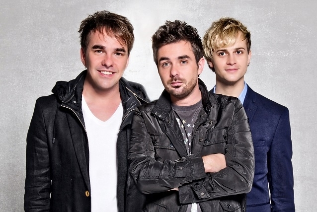 Nach dem Erfolg des Albums „Zusammen stark“ wollte das Trio neues Terrain betreten und wählten dafür die Insel Curaçao aus. Cappuccinos DVD Veröffentlichung