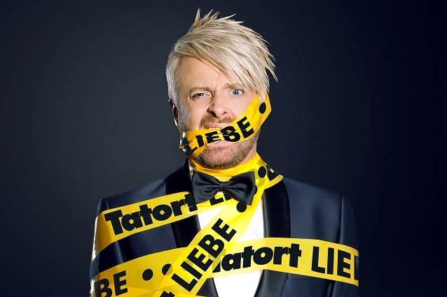 Ross Antony veröffentlichte sein drittes Schlageralbum Tatort Liebe und stieg auf Platz 37 der Charts ein. Ross Antony
