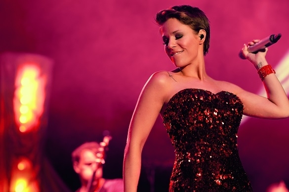 Heute abend können sich die Fans ihr Idol ins eigene Wohnzimmer holen. Michelle TV Live