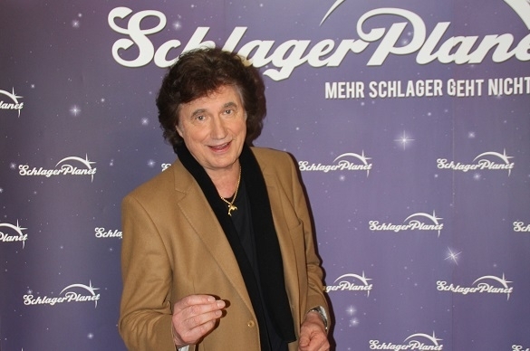 Diese Jahr wird Olaf der Flipper 70 Jahre alt und bringt zusätzlich dazu sein neues Album, Du bist wie Champagner - zum Jubiläum nur das Beste, heraus. Olaf der Flipper Du bist wie Champagner neues Album