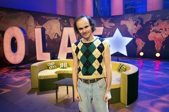 Olaf Schubert versucht mit seiner Sendung die Welt zu retten. Helfen soll ihm Roland Kaiser. Olaf Schubert Roland Kaiser