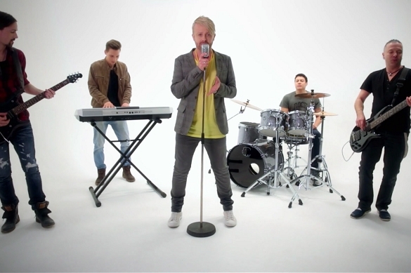 In seinem aktuellen Album Tatort Liebe findet man viele neue Songs von Ross Antony. Einer davon erhält nun auch ein Musikvideo: Das alles sind wir! Ross Antony Das alles sind wir Musikvideo Tatort Liebe