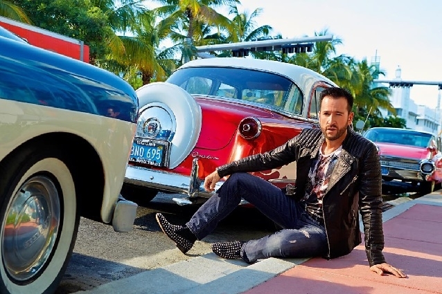 In Florida möchte sich Michael Wendler häuslich niederlassen. Dort kann er ungestört leben und das Haus verlassen, ohne dass ihn jemand erkennt. Michael Wendler Album Ultimtive Hitmix