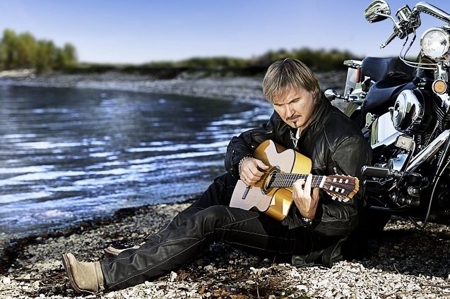 Nik P. hat in seinem Leben schon viel erreicht: Privat ist er glücklich und auch in der Musik läuft es bestens. Nik P.