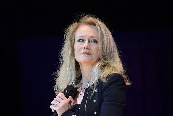 Schlagersängerin Nicole stellt sich auf ihrer Facebook-Seite dem Vorwurf eine Diva zu sein, nachdem sie letzten Sonntag nicht im ZDF-Fernsehgarten auftrat. Nicole Krankenhaus ZDF-Fernsehgarten