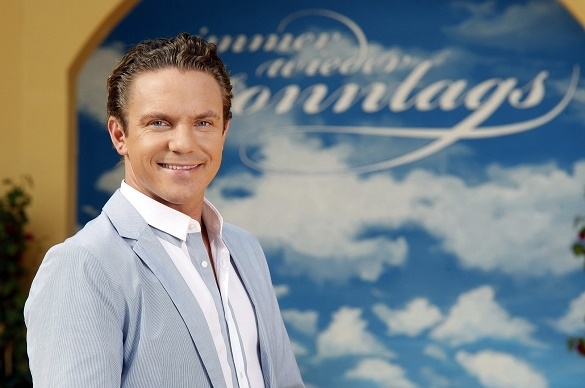 Stefan Mross schwelgt heute mit den Zuschauern in Erinnerungen in seiner Best-of Sendung. Das letzte Best-of wird am 18.09. ausgestrahlt. Stefan Mross  Immer wieder sonntags