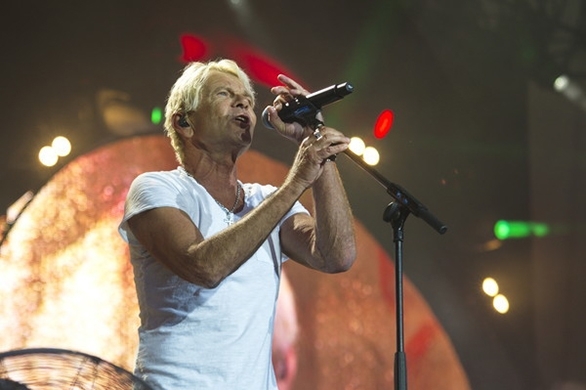 Matthias Reim ist in dem Bild bei seinem Auftritt auf der Schlagernacht des Jahres 2016 in Berlin zu sehen. Matthias Reim dpa Berlin