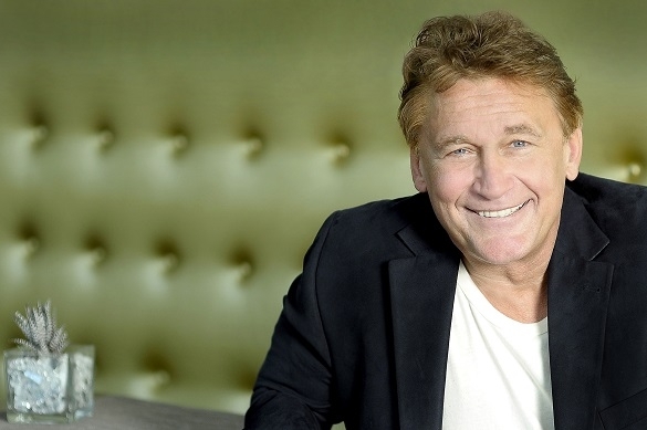 In seinen Liedern singt der österreichische Liedermacher auch über Gott. Rainhard Fendrich Gott