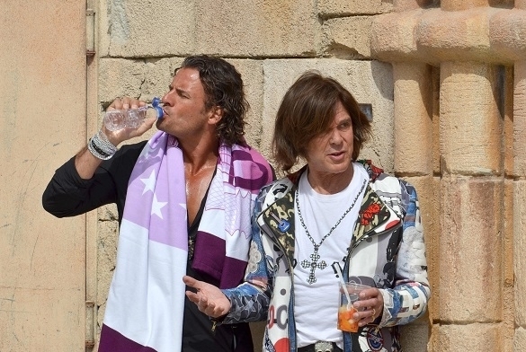 In dem TV-Spielfilm Verdammt verliebt auf Malle sind nicht nur hauptberufliche Schauspieler sondern auch Mickie Krause und Jürgen Drews zu sehen. Sat.1 Jürgen Drews Mallorca