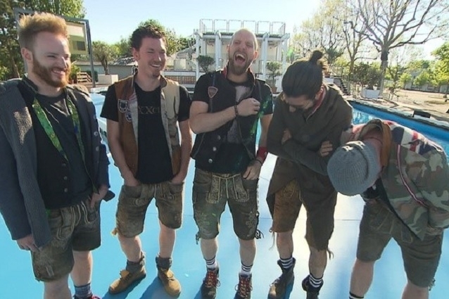 Heut wird’s a bisserl laut! Auch hinter den Kulissen haben die Jungs von voXXclub viel Spaß! voXXclub Tour ZDF Reportage