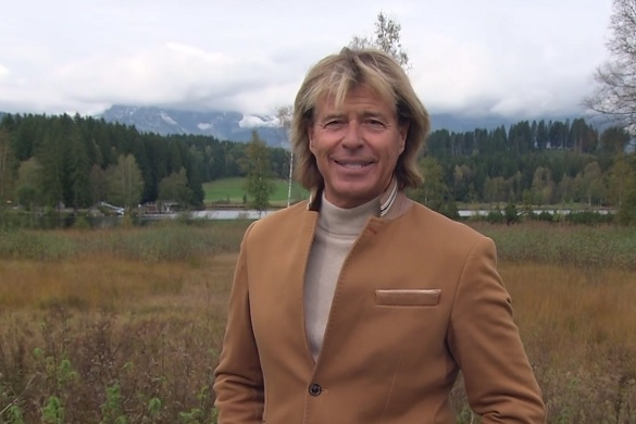 Der fröhliche Österreicher präsentiert seine neue Single aus seiner aktuellen CD. In diese hat er sein ganzes Heimatgefühl verpackt. Hansi Hinterseer Single Weil ich dich so mag