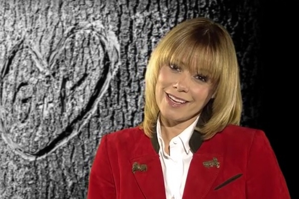 In ihrem Video lässt uns die Schweizerin an ihren Kindheitserinnerungen teilhaben. Da geraten wir selbst ins Schwärmen. Francine Jordi Video Heimat