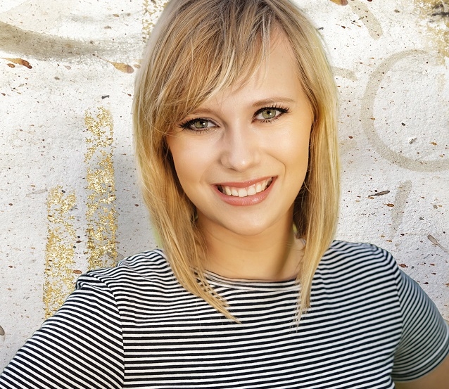Was für ein Lächeln! Franziska bedankt sich mit ihrer Best Of CD bei ihren Fans für 10 JJahre voller Abenteuer. Franziska Best Of