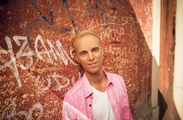 Aus gutem Hause! Sandro liegt die Musik im Blut - der Sohn von Fantasy-Sänger Freddy Malinowski überzeugt auch mit seiner zweiten Single "Verliebt". Sandro Malinowski Verliebt Single