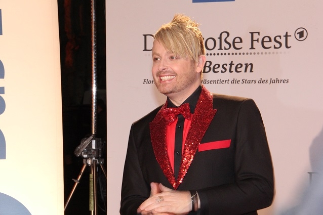 Herzlichen Glückwunsch! Ross Antony und sein Ehepartner Paul Reeves freuen sich über Familienzuwachs. Ross Antony Kind Papa