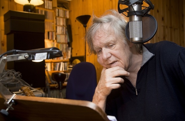 Der "deutsche Johnny Cash" hat wieder zugeschlagen! Gunter Gabriel veröffentlicht "LickLab Akustik Session" Gunter Gabriel veröffentlicht sein neues Album "LickLab Akustik Sessions", auf dem er Johnny Cash ins Deutsche übersetzt.