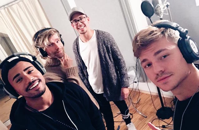 Feuerherz haben eine nachträgliche Osterüberraschung für ihre Fans aufgenommen: Ein Minivideo zur aktuellen Single "Genau wie du". Feuerherz in ihrem Aufnahmestudio.