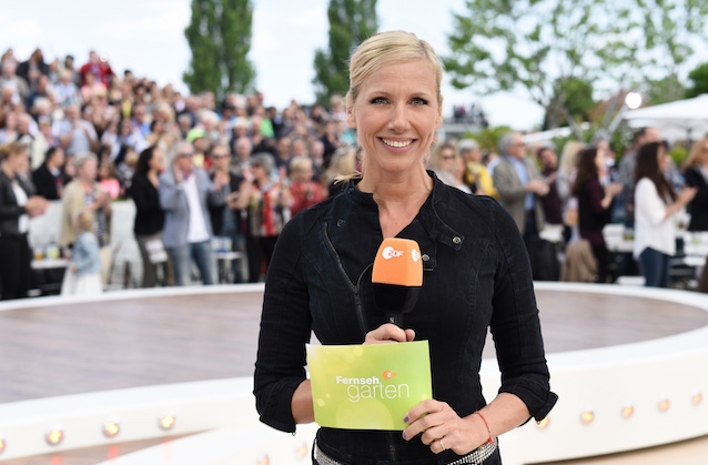 Andrea Kiewel begrüßt als Gast unter anderem ESC-Gewinnerin Nicole. Europa von A bis Z ist das Thema im „ZDF-Fernsehgarten“ am 14. Mai.