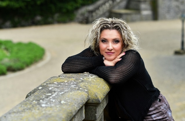 Auch auf „Sag mir, wo du bist“ dreht sich für Daniela Alfinito alles um die Liebe. Daniela Alfinito veröffentlicht ihr neues Album „Sag mir, wo du bist“.