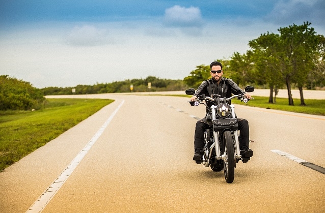 Der Wendler ist ein echter Amerikaner geworden und cruised im Video auf seinem Bike durch die Steppe der USA. Michael Wendler präsentiert sein Video zur Single „Gut, dass Männer nie weinen“ .